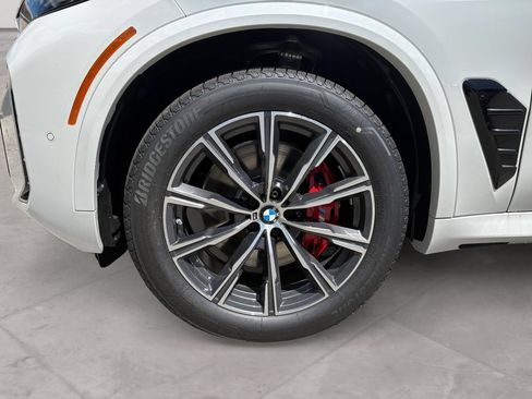New 2026 BMW X5 xDrive40i w/ M Sport Package AWD/4WD image 14