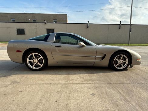 Used 2002 Chevrolet Corvette Coupe w/ Preferred Equipment Group2 image 3