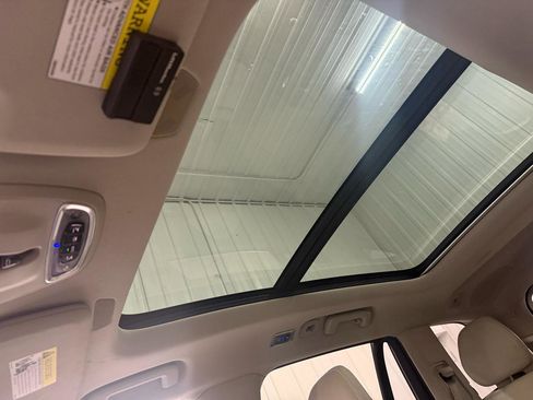 Used 2017 Volvo XC90 T6 Momentum w/ Vision Package image 20