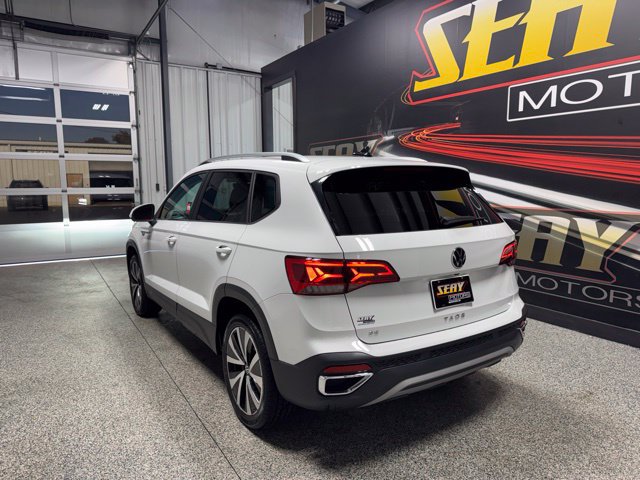 Used 2024 Volkswagen Taos SE FWD image 17