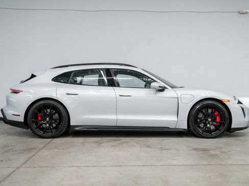 Used 2022 Porsche Taycan GTS AWD/4WD image 43