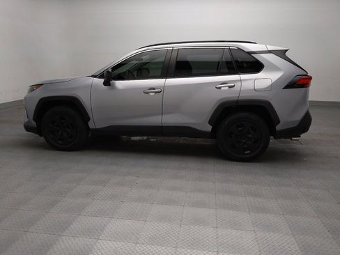 Used 2019 Toyota RAV4 LE FWD image 3