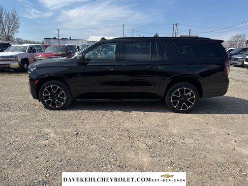 Used 2021 Chevrolet Suburban RST AWD/4WD image 2