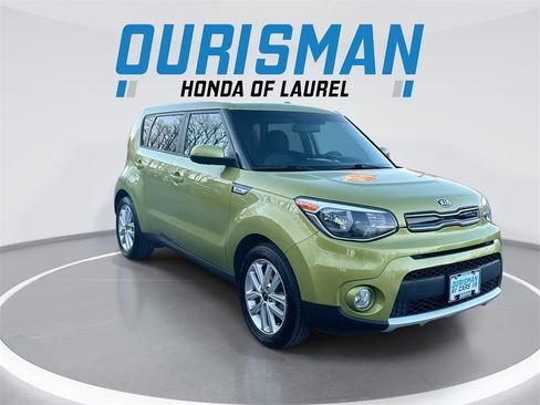 Used 2017 Kia Soul + image 2