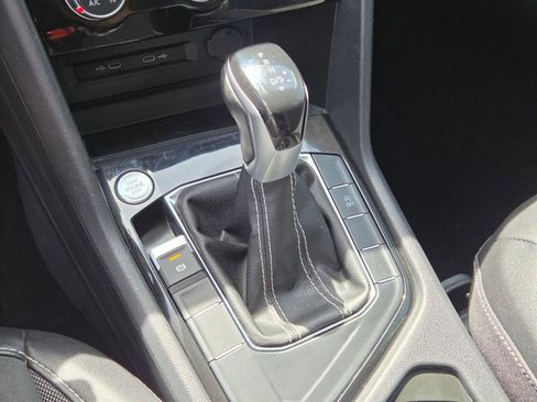 Used 2023 Volkswagen Taos SE w/ Panoramic Sunroof Package FWD image 15