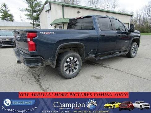 Used 2022 Chevrolet Silverado 2500 Custom w/ Custom Value Package image 4