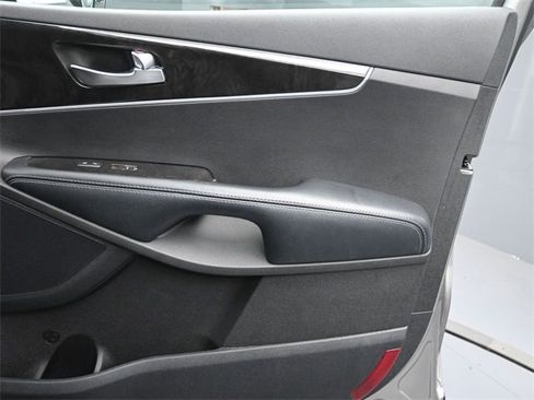 Used 2018 Kia Sorento L image 28