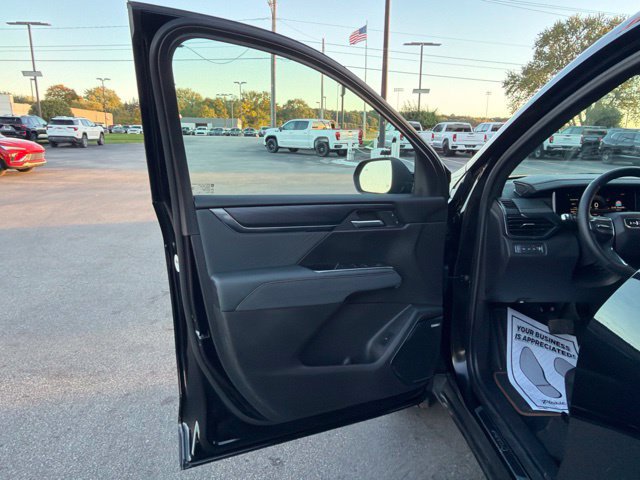 Used 2025 GMC Acadia AT4 w/ Luxury Package AWD/4WD image 12