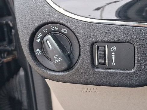 Used 2019 Dodge Grand Caravan SXT FWD image 9
