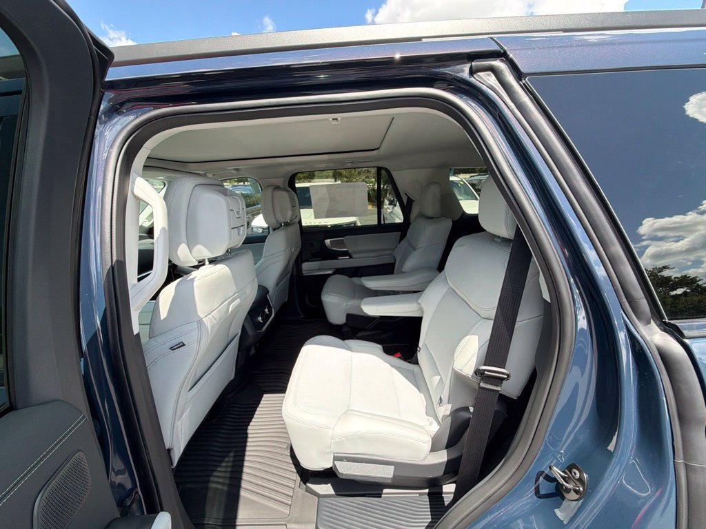 New 2027 Ford Expedition Platinum AWD/4WD image 16