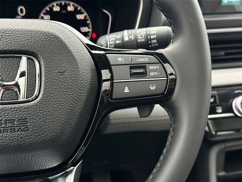 New 2025 Honda Pilot Touring image 24