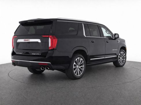 Used 2022 GMC Yukon XL Denali w/ Denali Premium Package AWD/4WD image 3