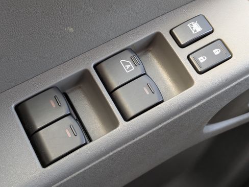 Used 2019 Nissan Frontier SL RWD image 23
