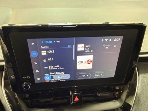 Used 2025 Toyota Corolla Cross LE AWD/4WD image 27