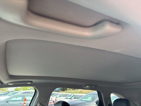 Used 2023 Kia Sorento S w/ Panoramic Sunroof Package AWD/4WD image 3
