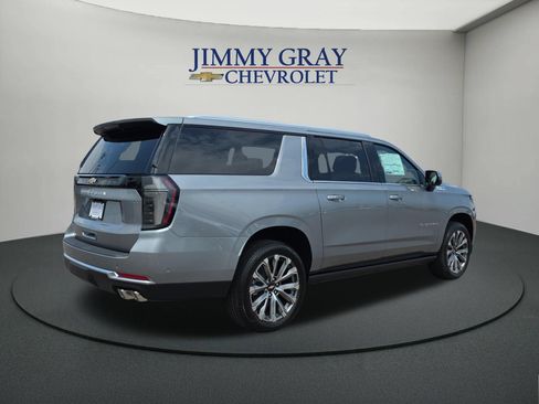 New 2026 Chevrolet Suburban High Country RWD image 5
