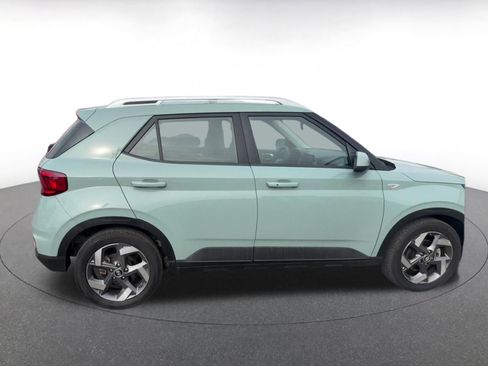 Used 2025 Hyundai Venue SEL FWD image 16