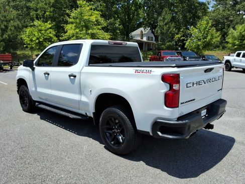 Certified 2021 Chevrolet Silverado 1500 Custom Trail Boss w/ LPO, Dark Essentials Package AWD/4WD image 7