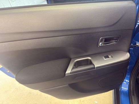 Used 2018 Mitsubishi Outlander Sport LE FWD image 27