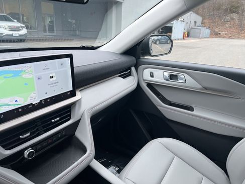 New 2026 Ford Explorer Active w/ Active Comfort Package image 28