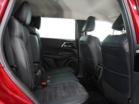 Used 2023 Mitsubishi Outlander SE AWD/4WD image 12