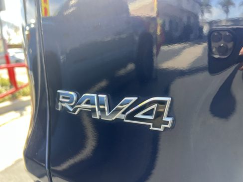 Used 2021 Toyota RAV4 XLE image 8