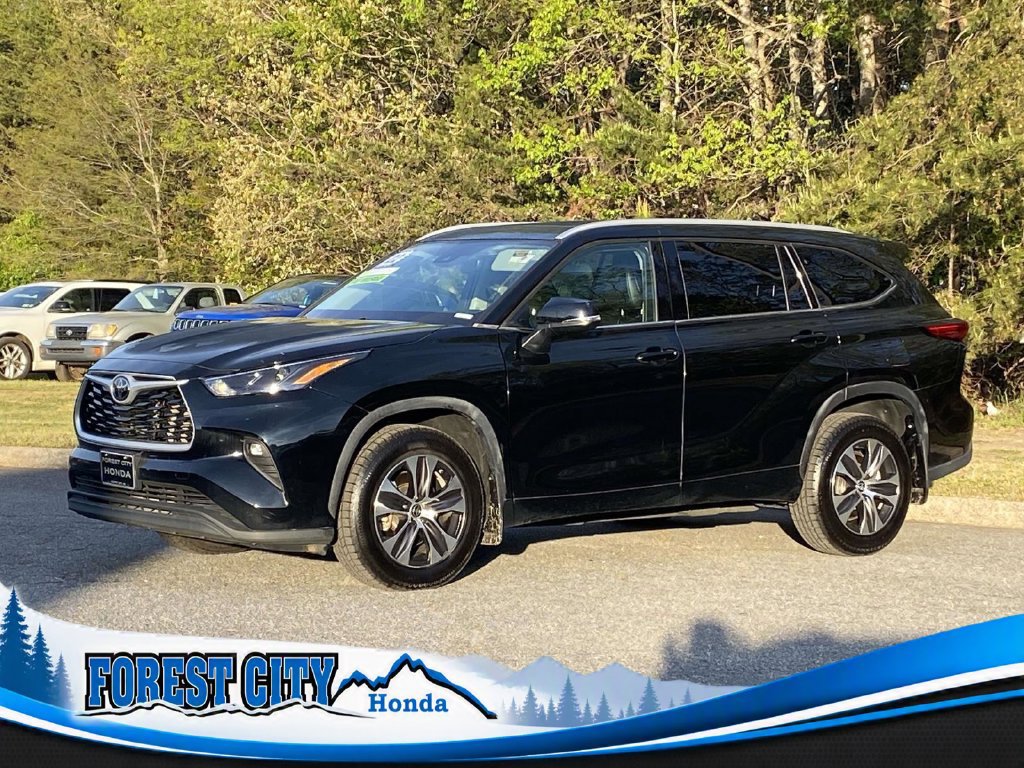Used 2022 Toyota Highlander XLE AWD/4WD image 1