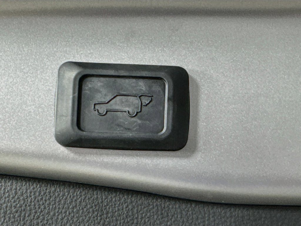 Used 2023 Toyota RAV4 XLE Premium AWD/4WD image 33
