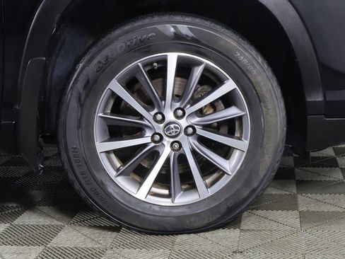 Used 2018 Toyota Highlander XLE image 24