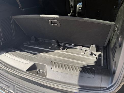 Used 2022 GMC Yukon SLT w/ SLT Premium Package image 23