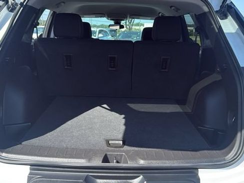 Used 2025 Chevrolet Blazer LT FWD image 11