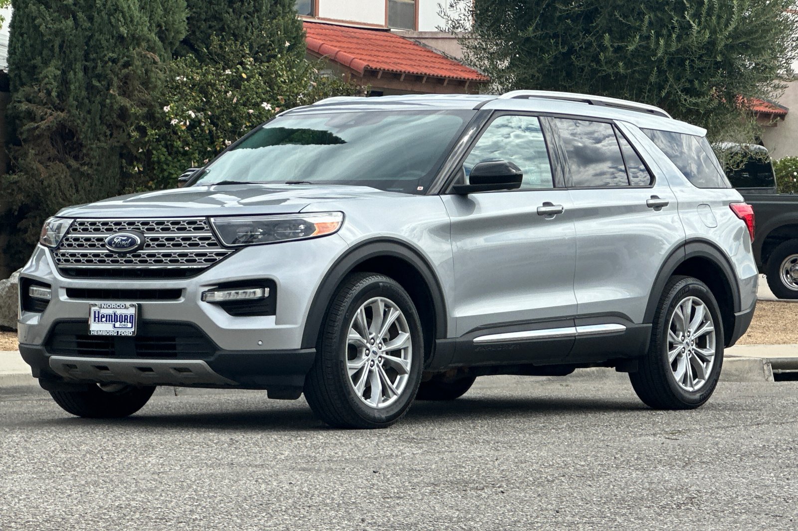 Used 2023 Ford Explorer Limited AWD/4WD image 8