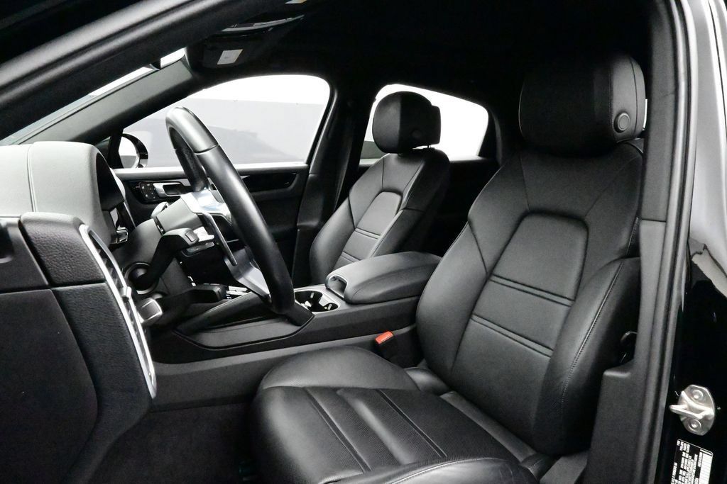 Certified 2023 Porsche Cayenne Coupe w/ Premium Package AWD/4WD image 5