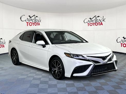 Used 2024 Toyota Camry SE FWD image 3