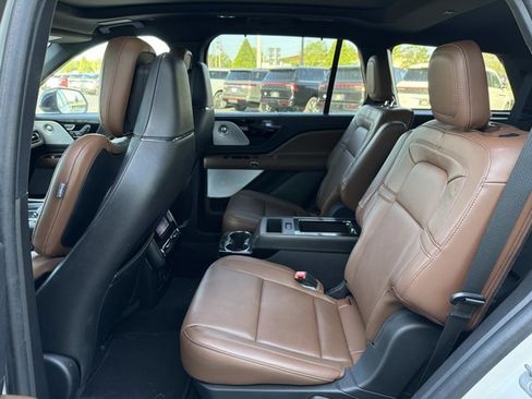 Certified 2023 Lincoln Aviator Reserve w/ Equipment Group 201A image 17