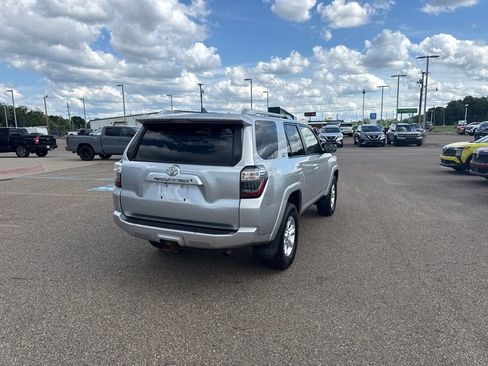 Used 2016 Toyota 4Runner SR5 AWD/4WD image 8