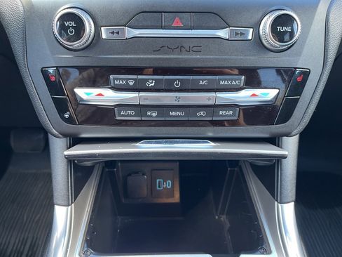 Used 2020 Ford Explorer XLT w/ Equipment Group 202A image 18