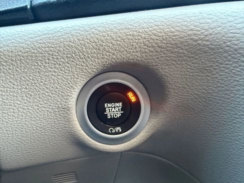 Used 2023 Chrysler Pacifica Limited image 19