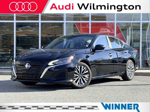 Used 2024 Nissan Altima 2.5 SV image 1