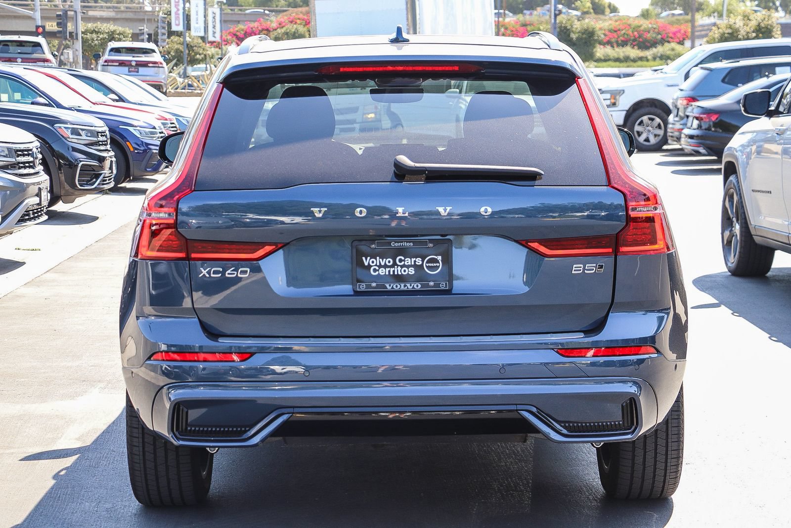 Used 2026 Volvo XC60 B5 Plus w/ Protection Package Premier AWD/4WD image 7