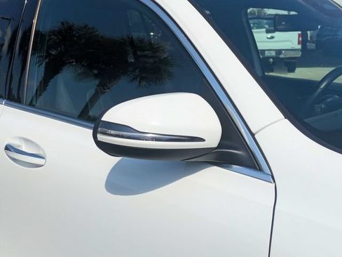 Used 2025 Mercedes-Benz GLB 250 image 10
