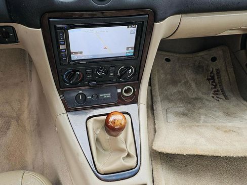 Used 2000 MAZDA MX-5 Miata image 14