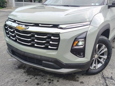 Used 2025 Chevrolet Equinox LT w/ Safety and Technology Package AWD/4WD image 2