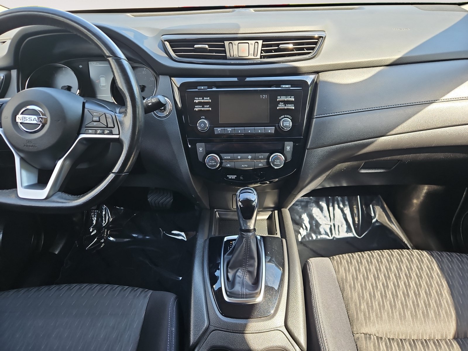 Used 2017 Nissan Rogue SV FWD image 11