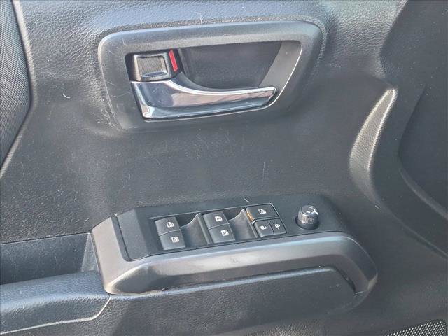Used 2019 Toyota Tacoma TRD Off-Road w/ Technology Package AWD/4WD image 11