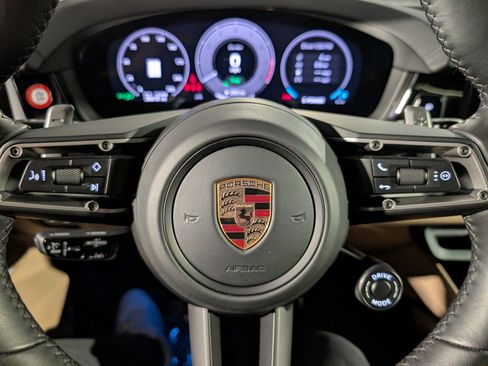 Certified 2024 Porsche Cayenne Turbo AWD/4WD image 24