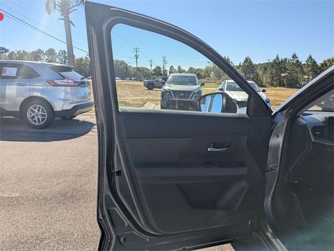 New 2026 Nissan Kicks SV image 11