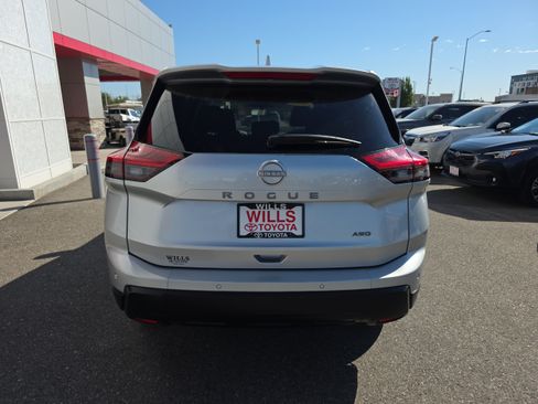 Used 2025 Nissan Rogue SV AWD/4WD image 7