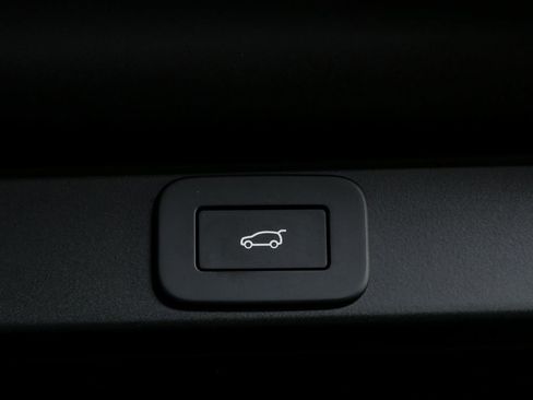 Used 2023 Land Rover Range Rover SE image 32