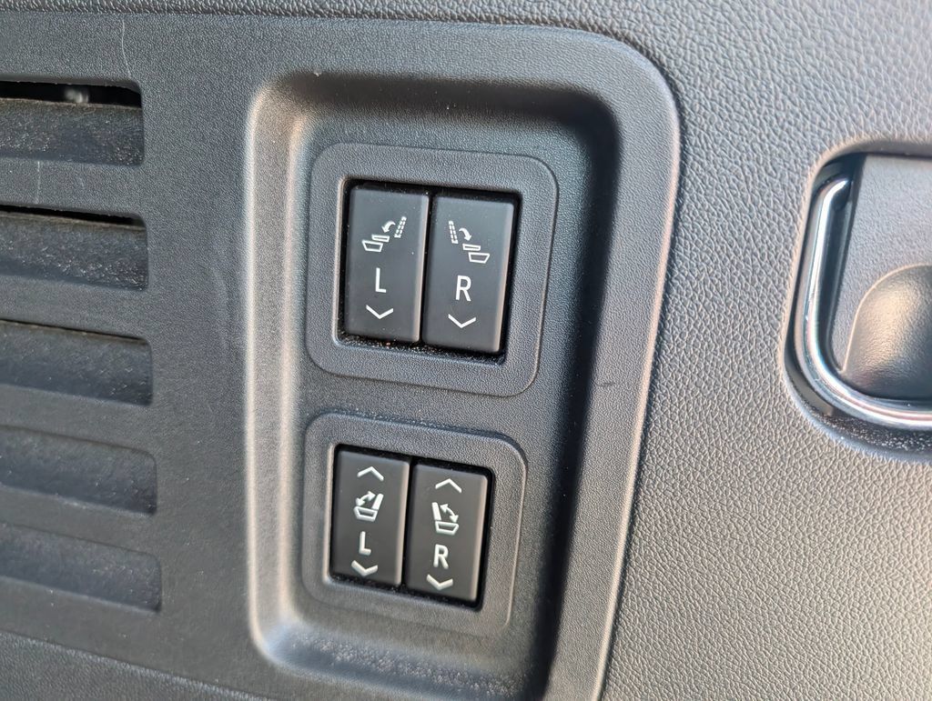 Used 2026 Buick Enclave Preferred w/ Power Package FWD image 16
